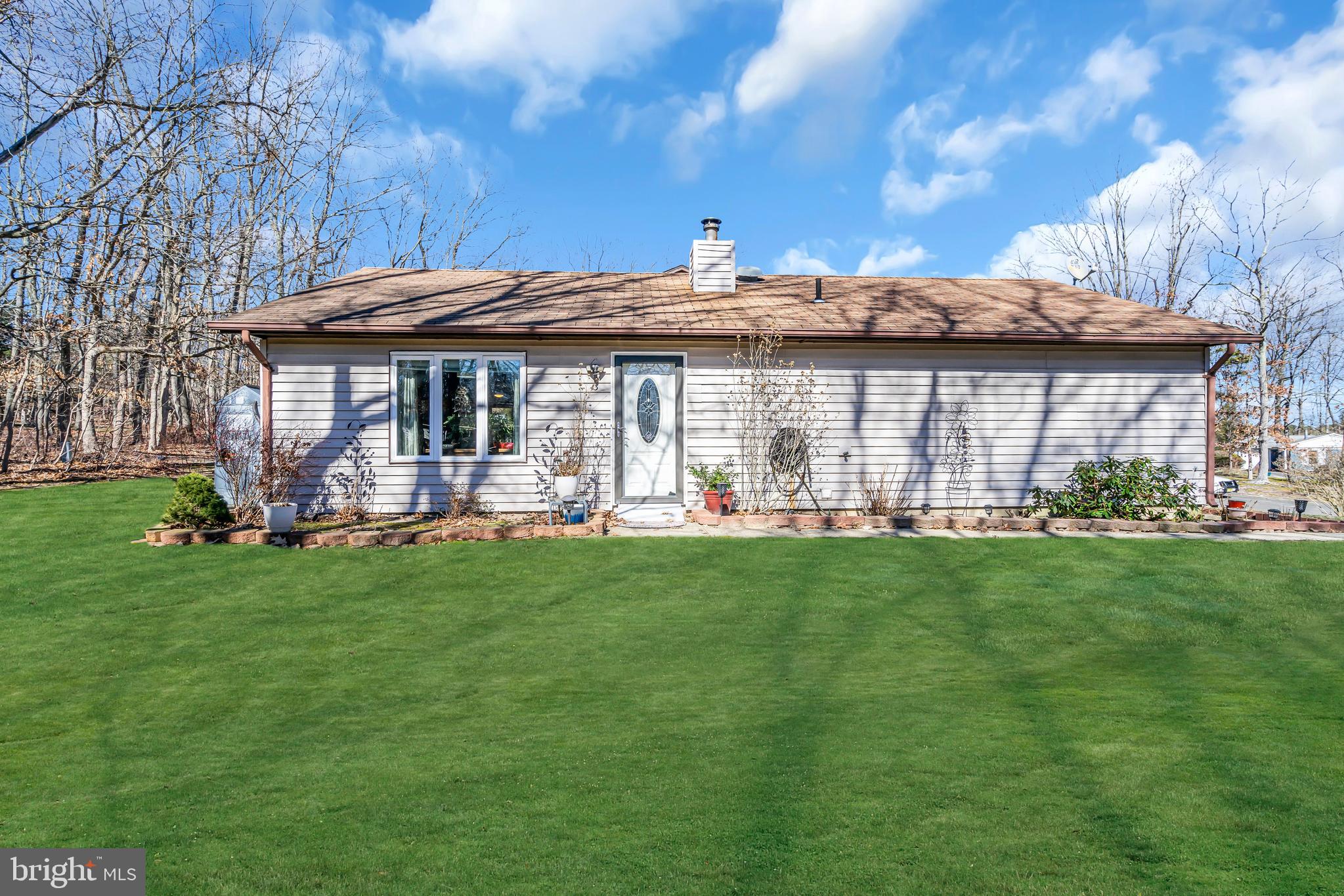 13 Robin Road Howell, NJ 07731 - Photo 4 of 52