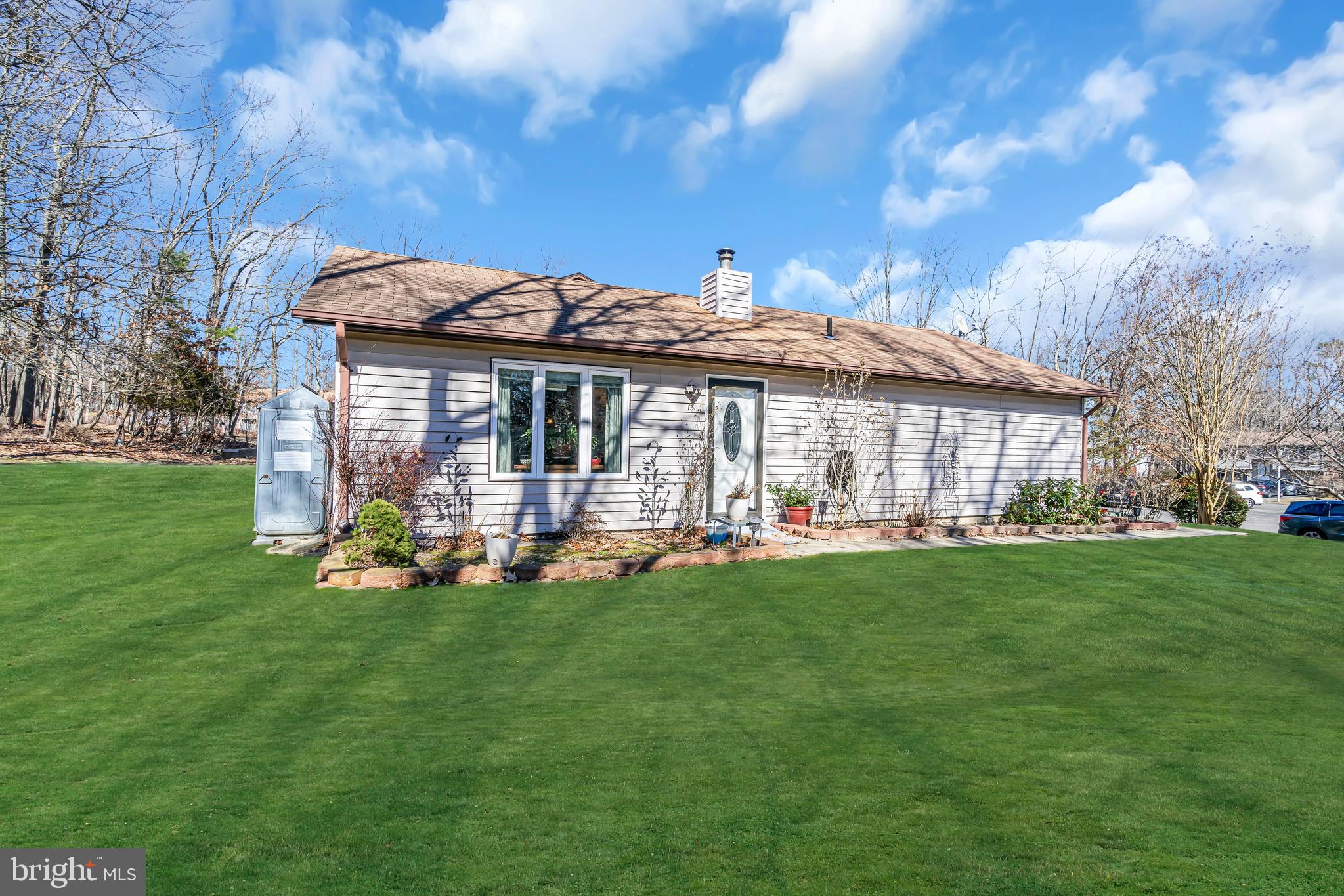 13 Robin Road Howell, NJ 07731 - Photo 5 of 52