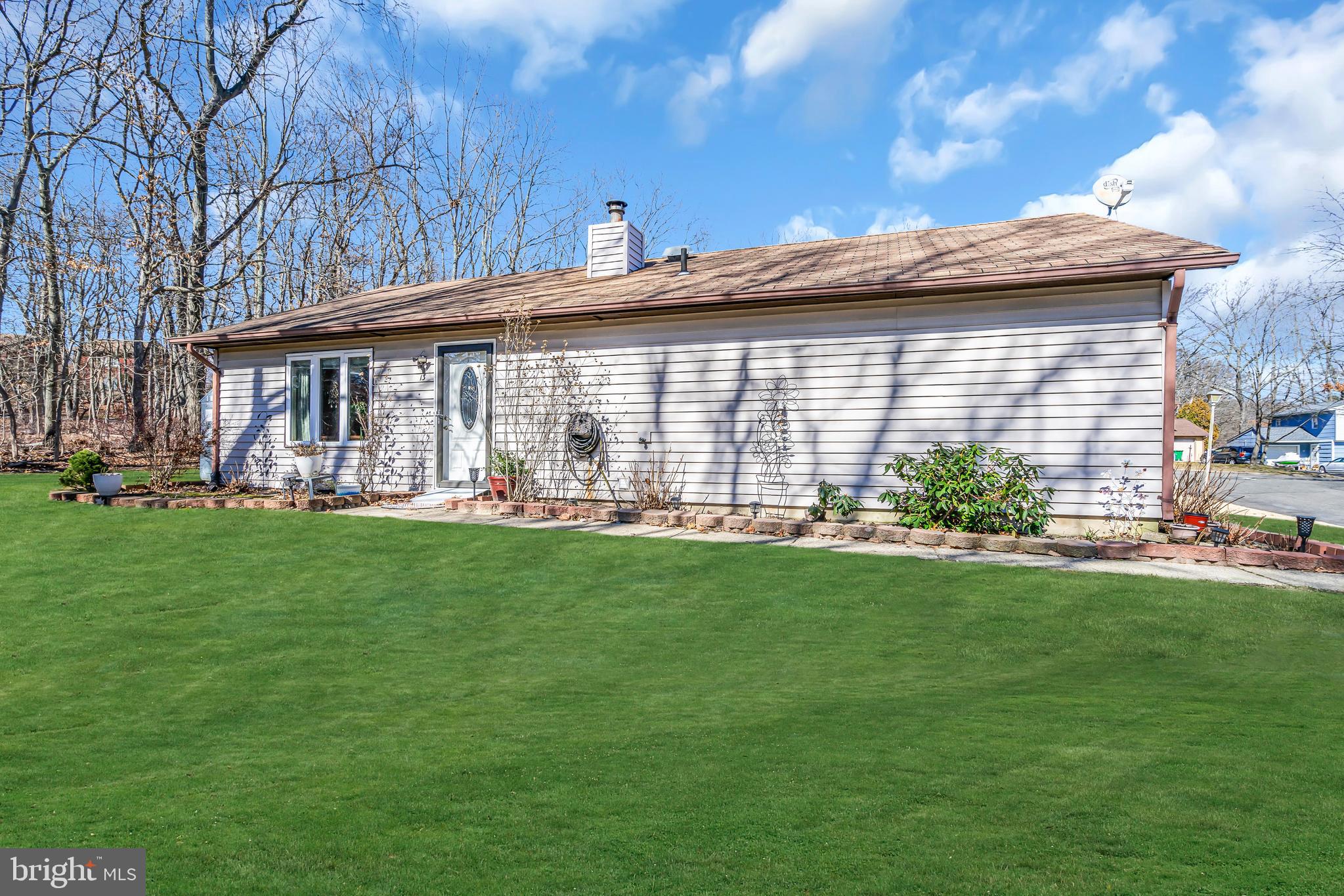 13 Robin Road Howell, NJ 07731 - Photo 6 of 52