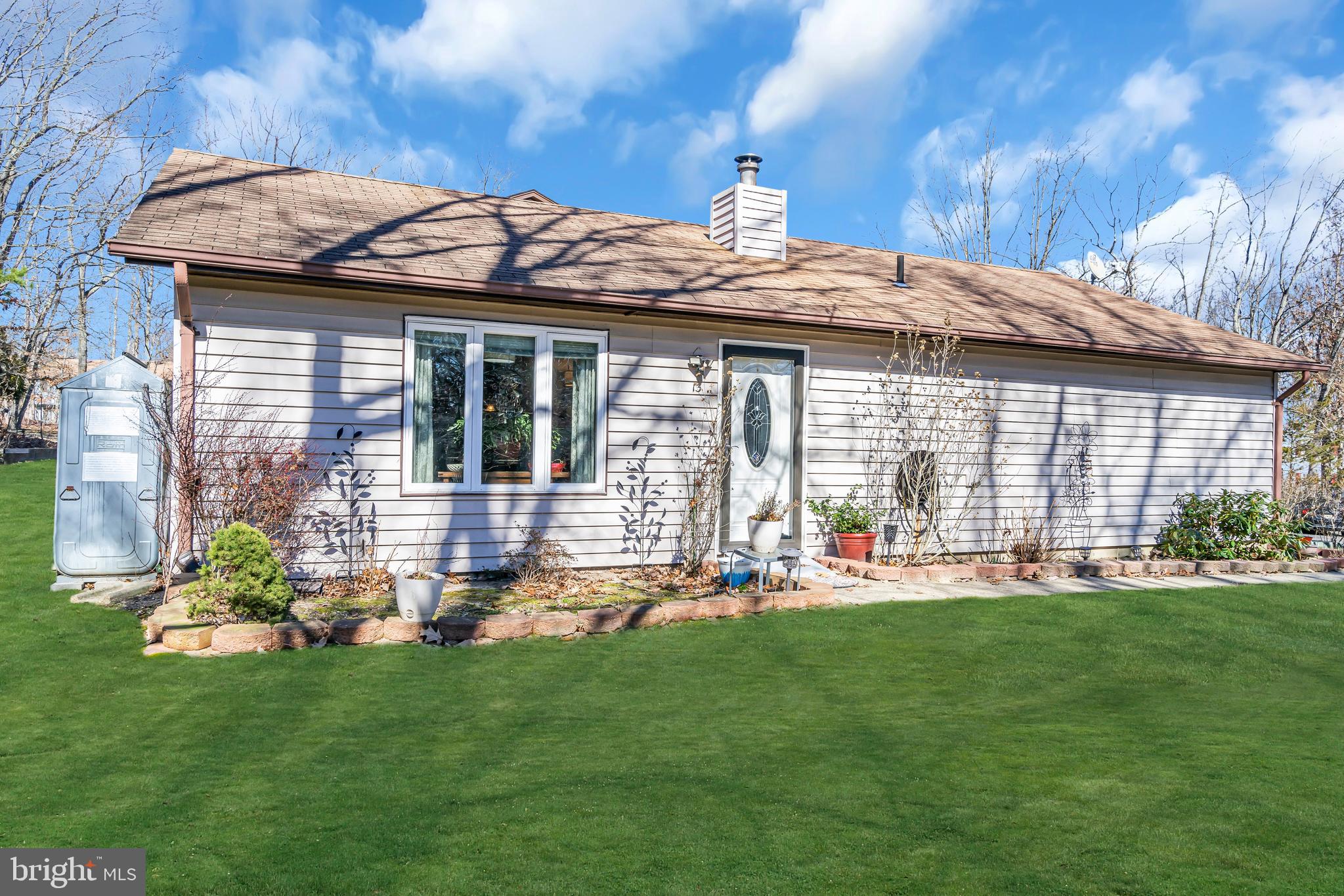 13 Robin Road Howell, NJ 07731 - Photo 7 of 52