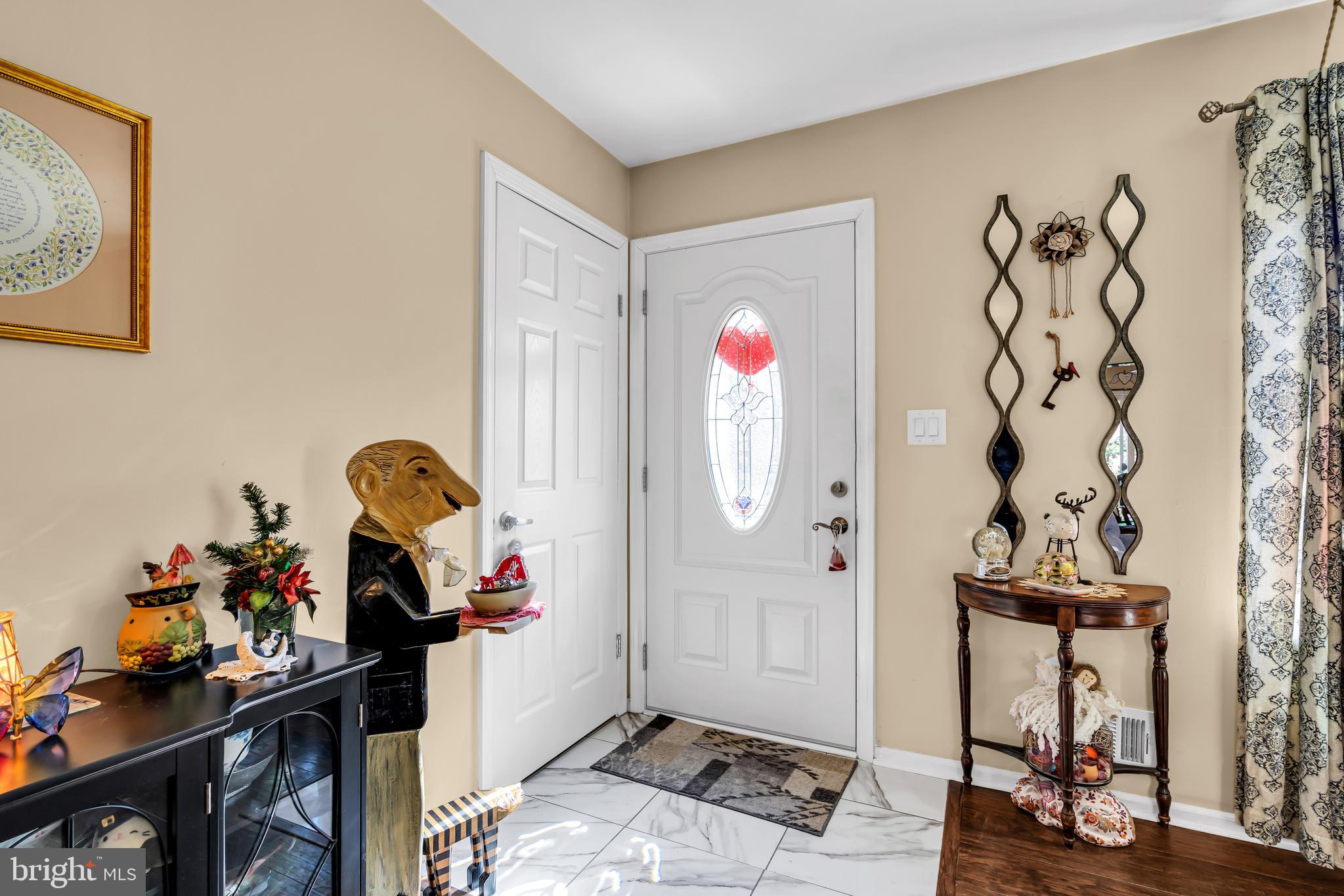 13 Robin Road Howell, NJ 07731 - Photo 9 of 52