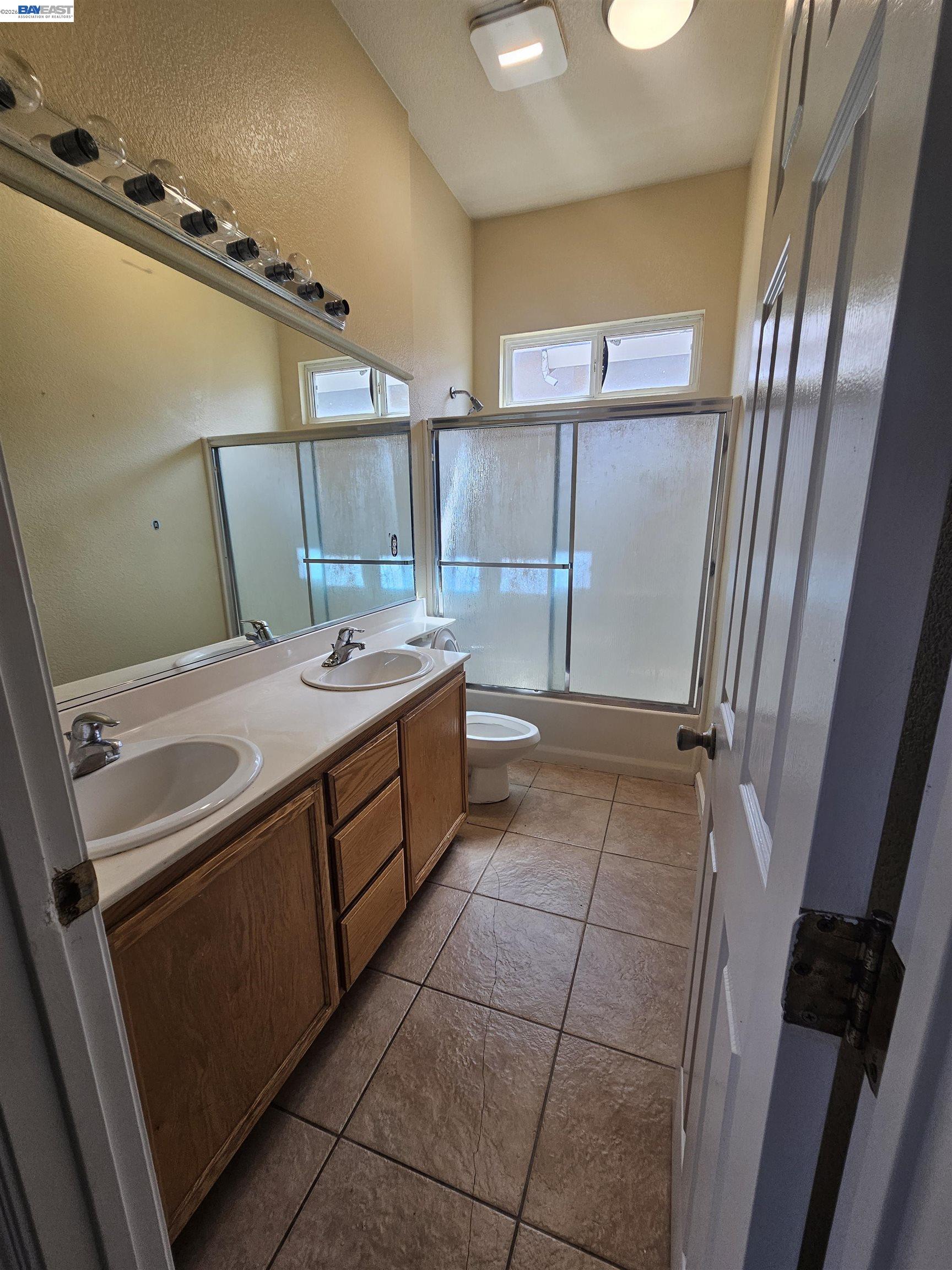 537 Bonanza Drive Newman, CA 95360 - Photo 14 of 16 a utility room with a sink a washer and dryer
