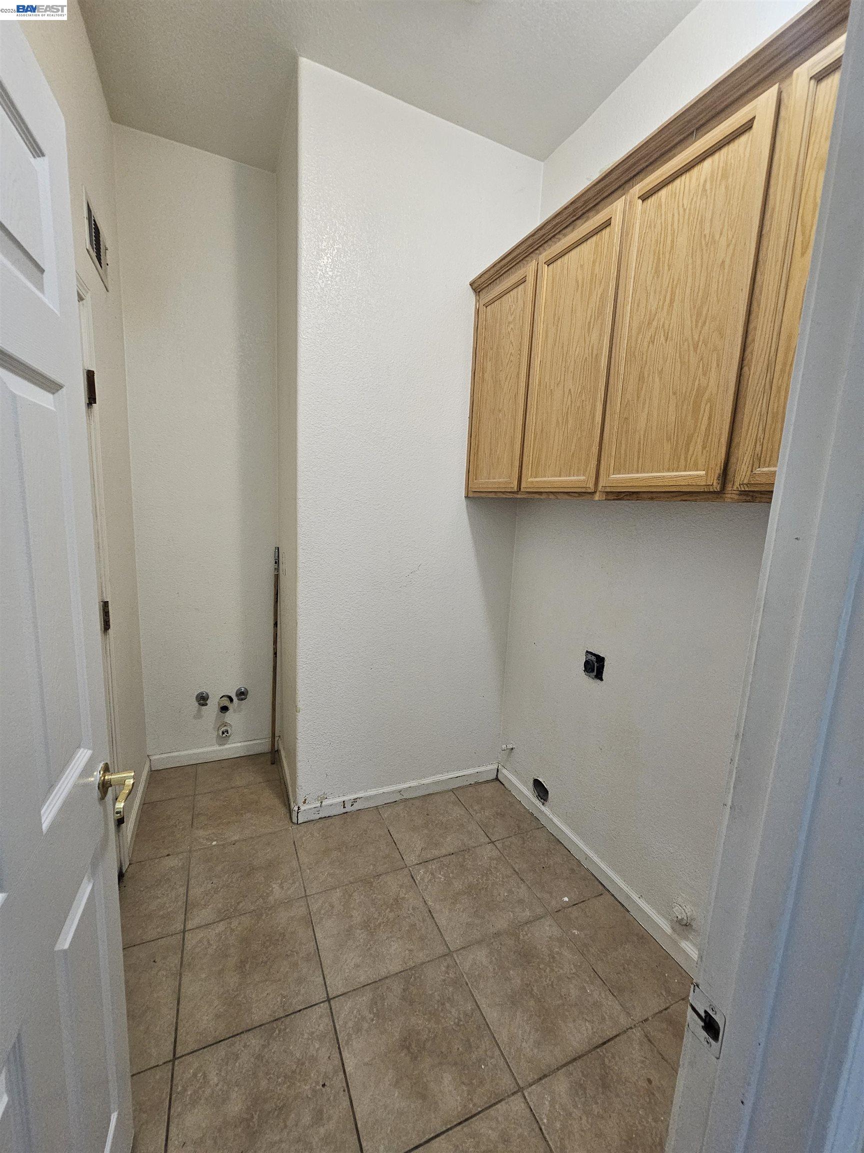 537 Bonanza Drive Newman, CA 95360 - Photo 16 of 16 a view of a room with wooden floor and cabinet