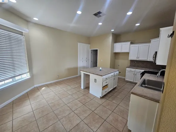 $479,000 | 537 Bonanza Drive, Newman, CA 95360