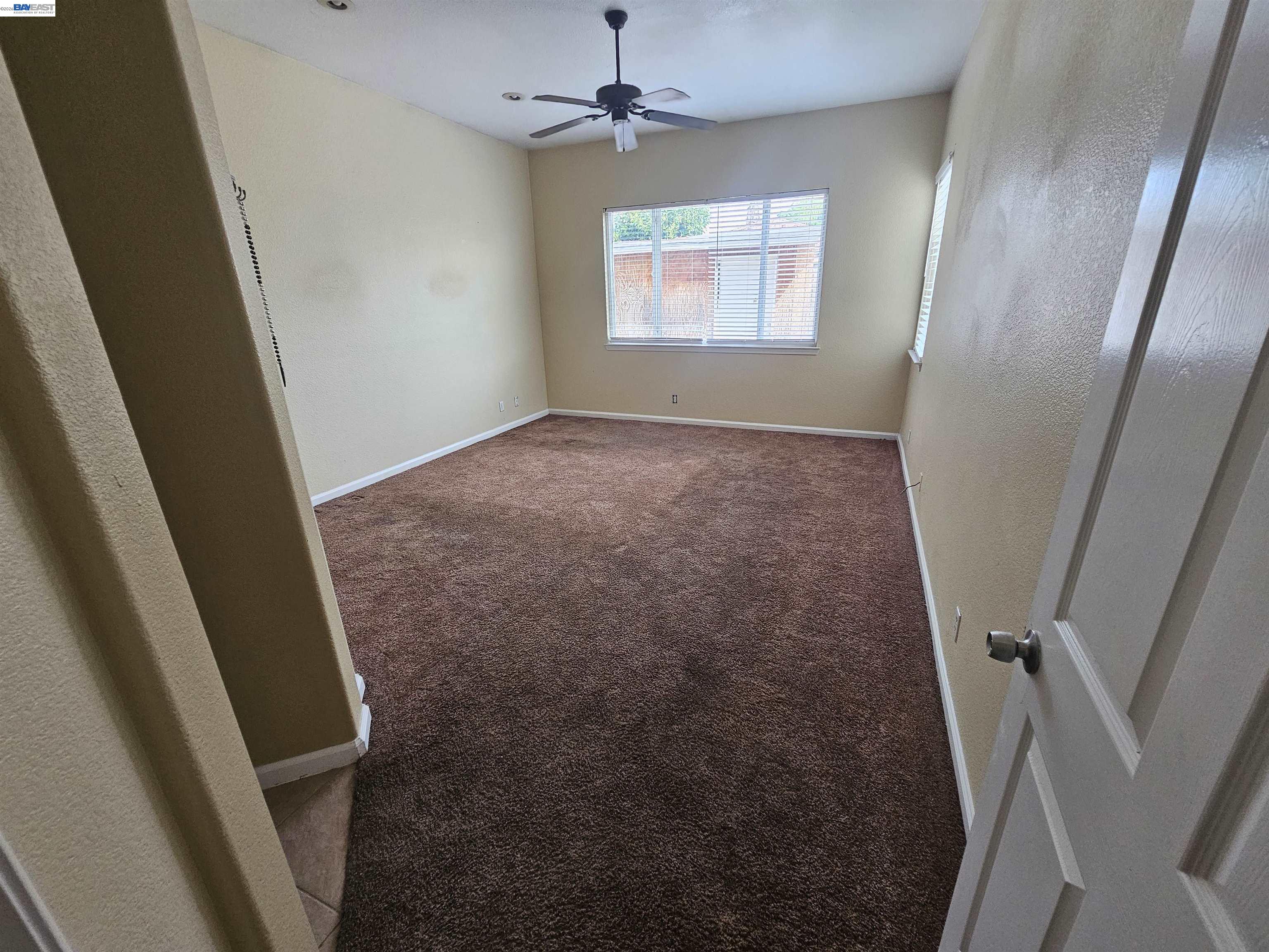 537 Bonanza Drive Newman, CA 95360 - Photo 6 of 16 a view of entryway with window