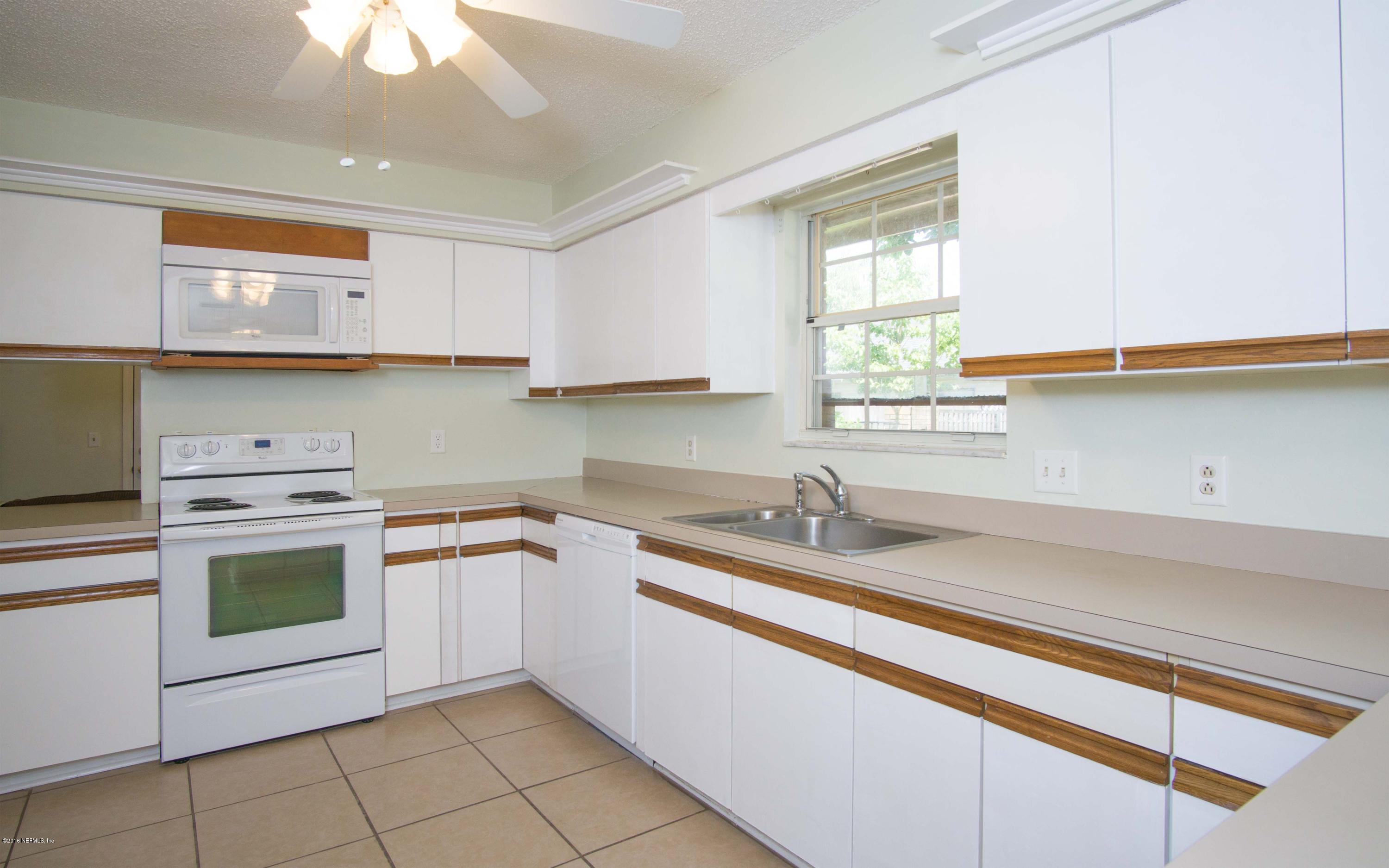 12552 Plummer Grant Road Jacksonville, FL 32258 - Photo 10 of 32 Kitchen