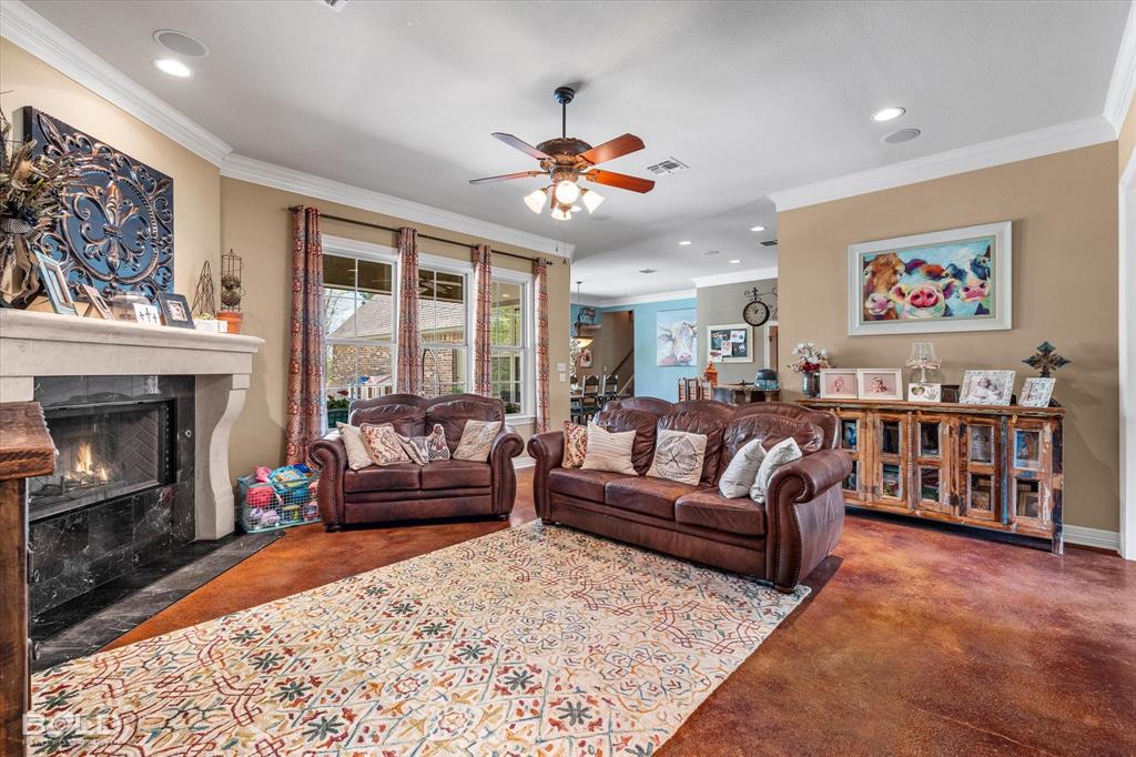 13870 Highway 157 Haughton, LA 71037 - Photo 10 of 40 a living room with furniture and a fireplace