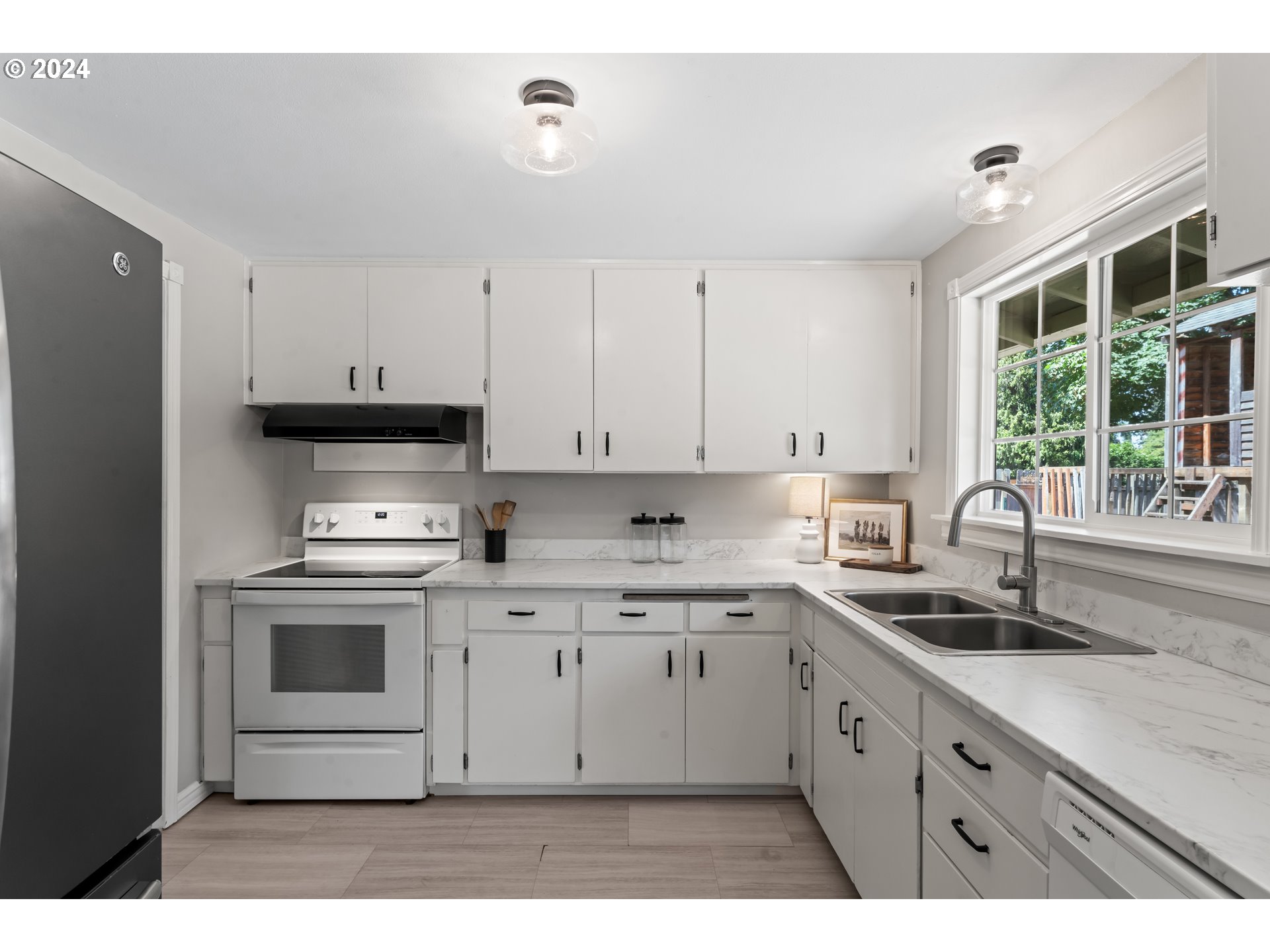 1320 Menlo Loop Springfield, OR 97477 - Photo 19 of 43 a kitchen with stainless steel appliances granite countertop a sink a stove and a refrigerator