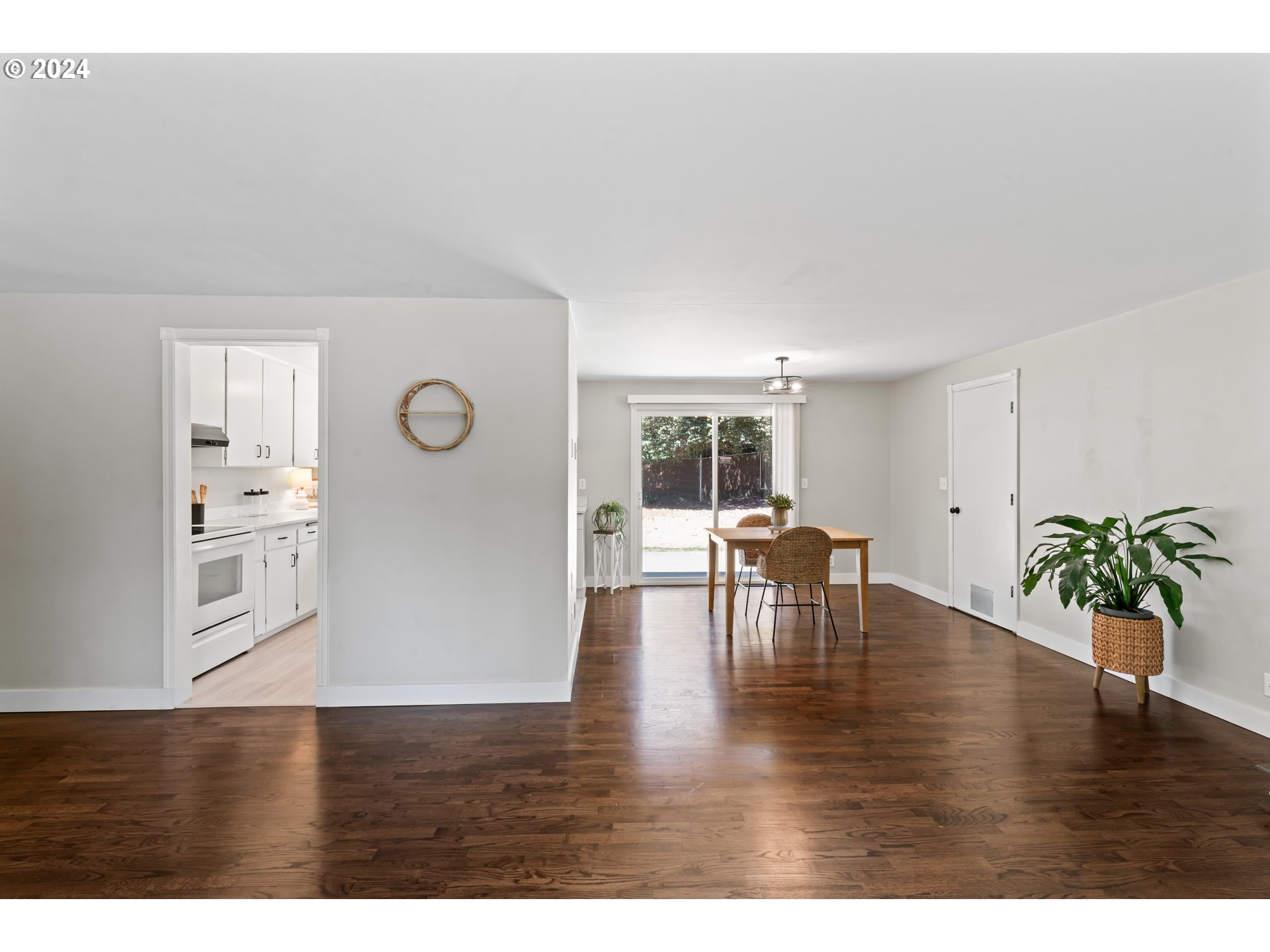1320 Menlo Loop Springfield, OR 97477 - Photo 21 of 43 a view of furniture and wooden floor