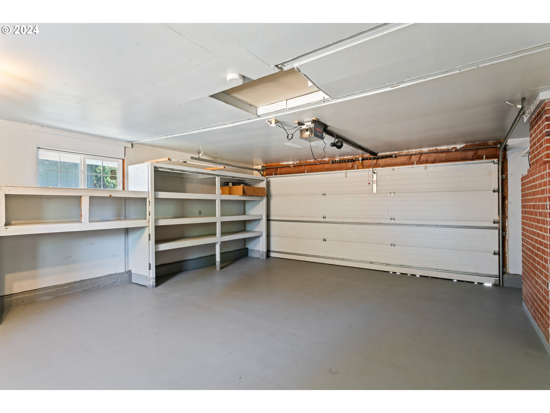 1320 Menlo Loop Springfield, OR 97477 - Photo 29 of 43 a view of an empty room with a cabinet
