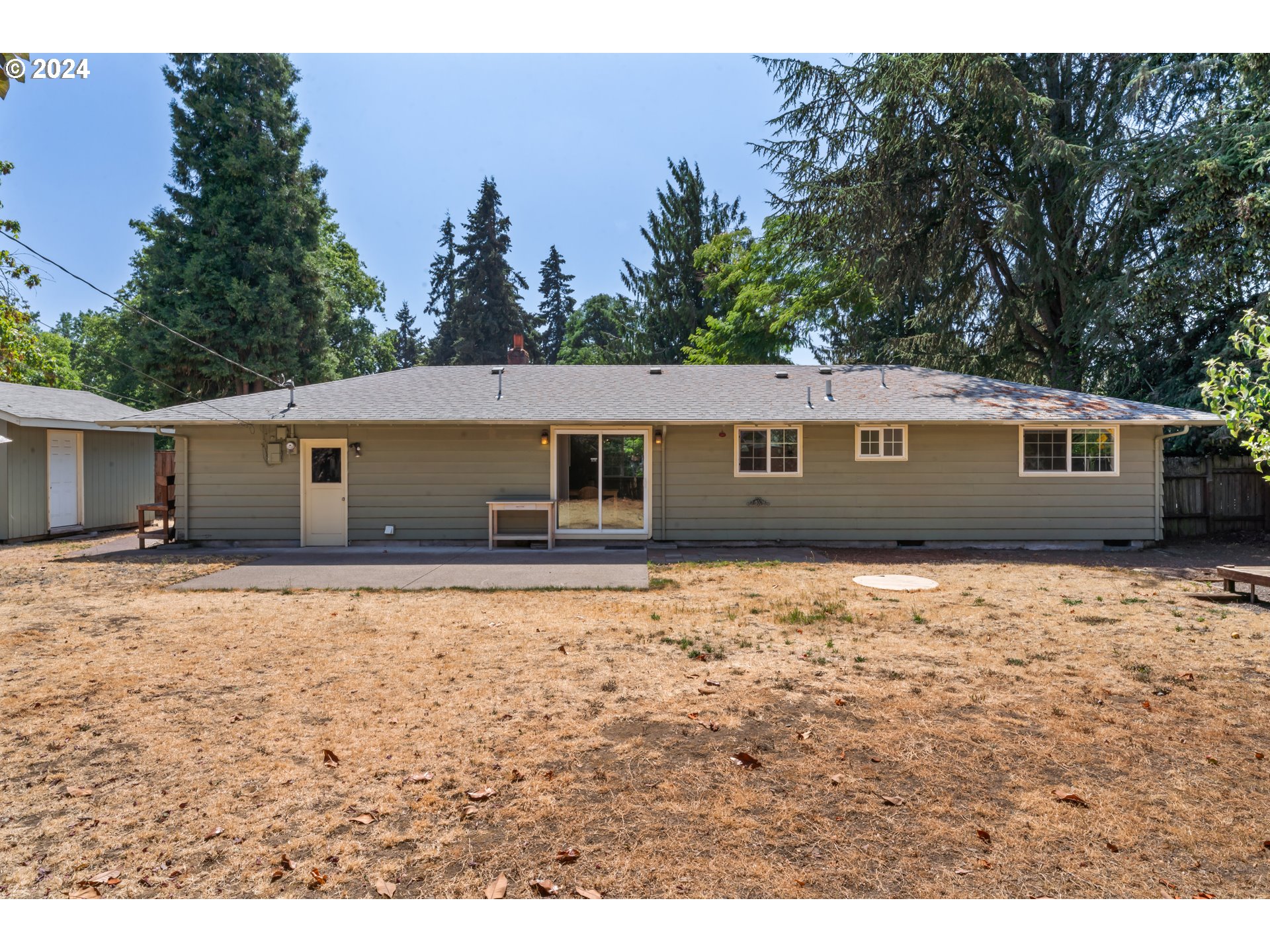 1320 Menlo Loop Springfield, OR 97477 - Photo 36 of 43 a front view of house with yard