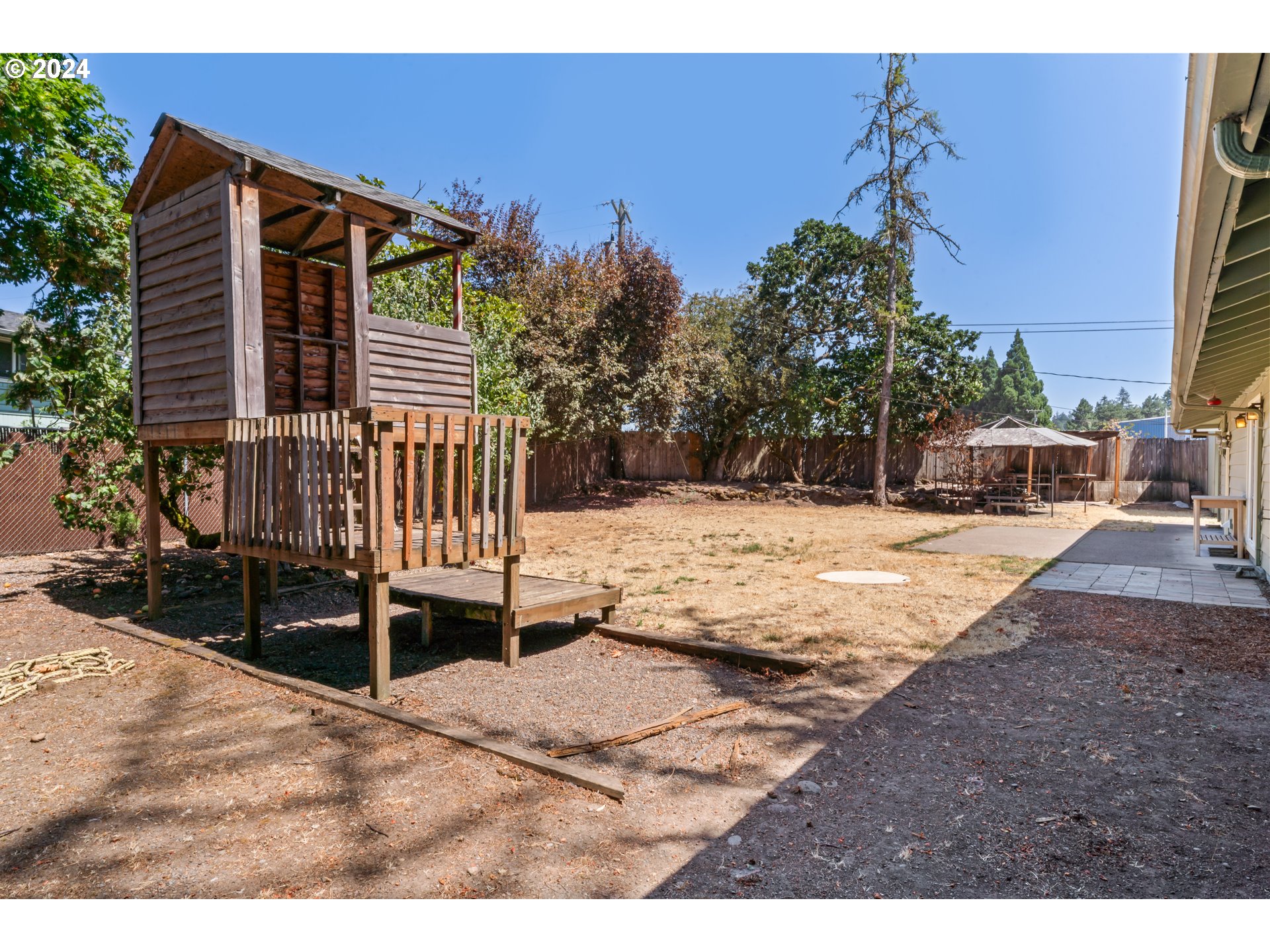 1320 Menlo Loop Springfield, OR 97477 - Photo 37 of 43 a view of outdoor space yard and patio