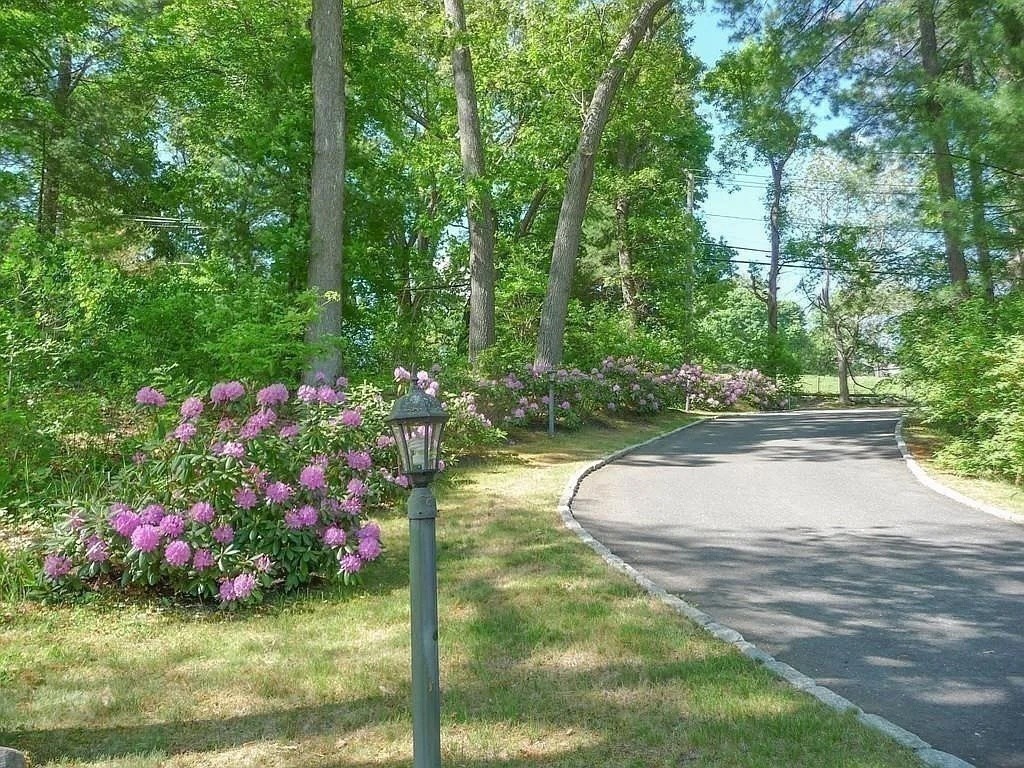 233 Rice Road Wayland, MA 01778 - Photo 2 of 38