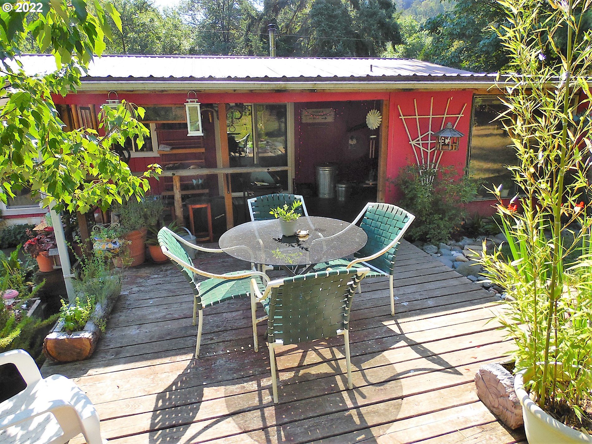 202 Homestake Lane Riddle, OR 97469 - Photo 21 of 31 a view of a chairs and table in patio