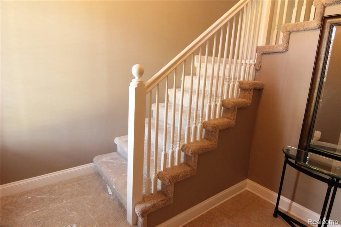3601 Tremonte Circle, Unit 313 Rochester, MI 48306 - Photo 8 of 34 Foyer.JPG