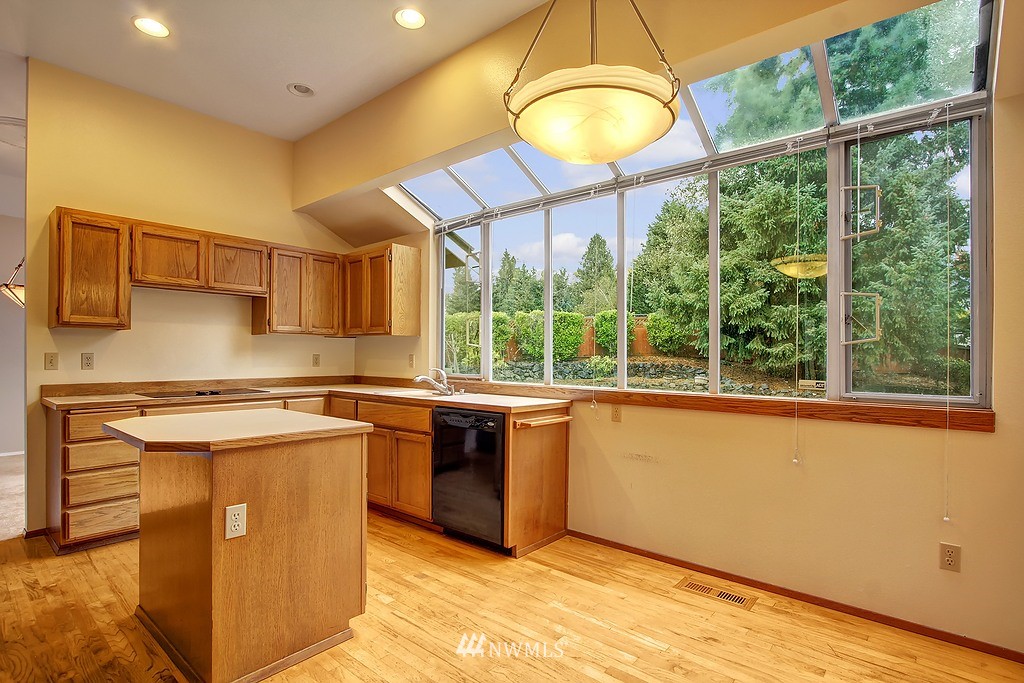 13539 Southeast 189th Place Renton, WA 98058 - Photo 6 of 21 Gallery Image 6