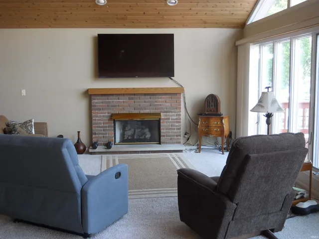 $930,000 | 2910 Country Club Drive East, Rochester, IN 46975