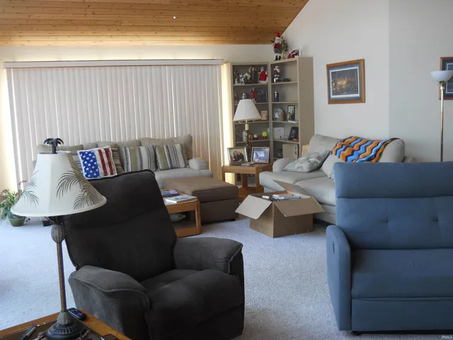 $930,000 | 2910 Country Club Drive East, Rochester, IN 46975