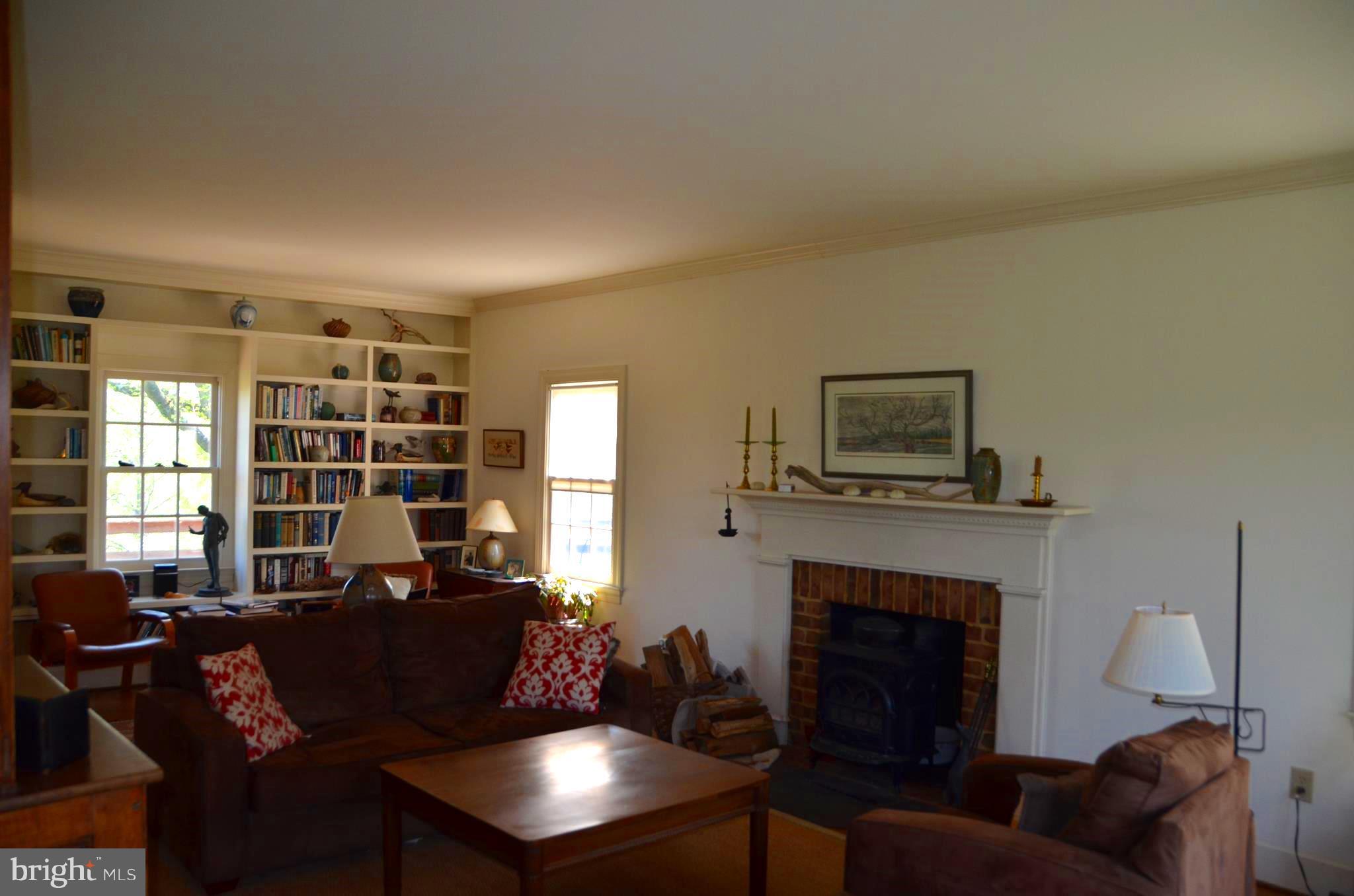6011 Keyser Road Hume, VA 22639 - Photo 3 of 13 Living Room