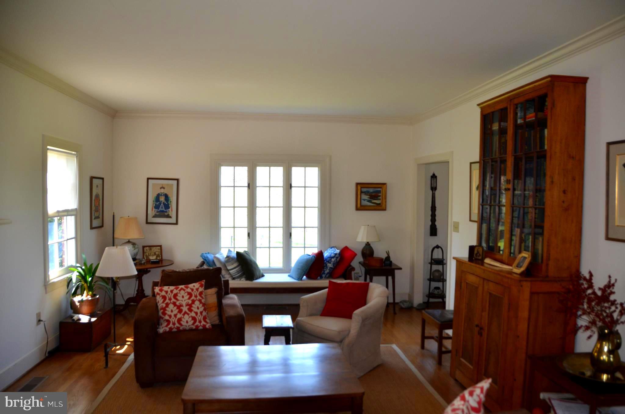 6011 Keyser Road Hume, VA 22639 - Photo 4 of 13 Living Room