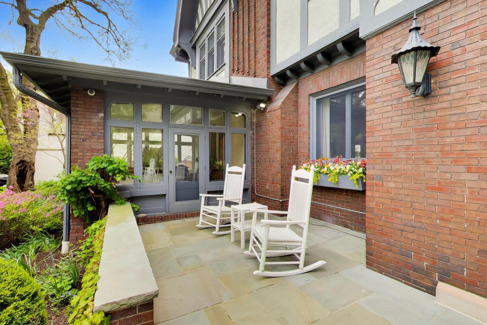 1218 Sheridan Road Evanston, IL 60202 - Photo 4 of 64