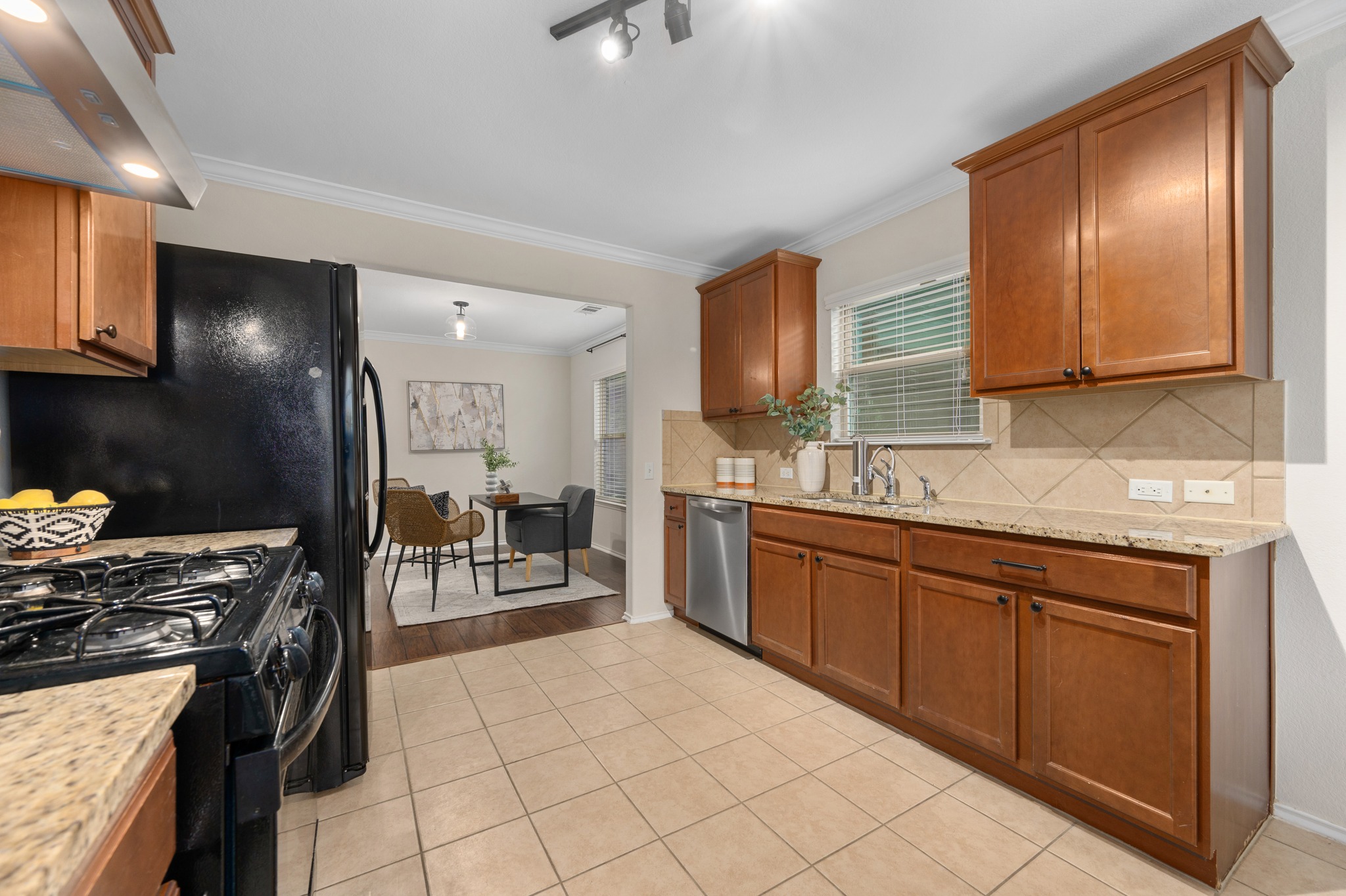 7108 Crestone Road Austin, TX 78744 - Photo 11 of 34