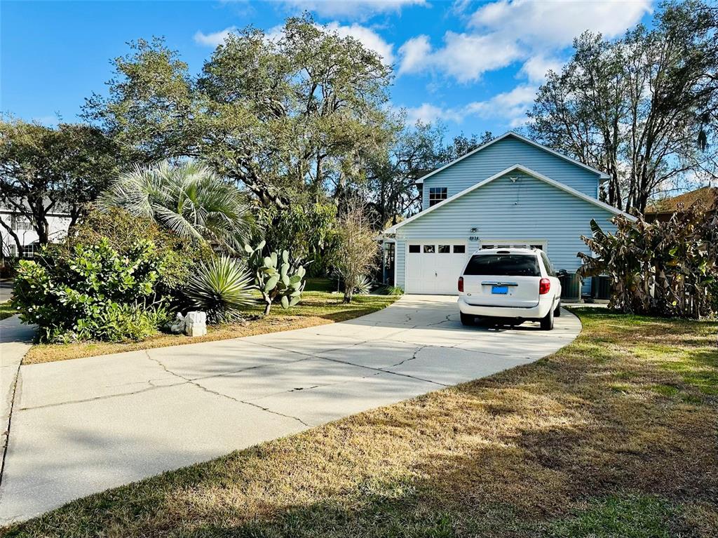 8834 Whispering Oaks Trail New Port Richey, FL 34654 - Photo 5 of 37
