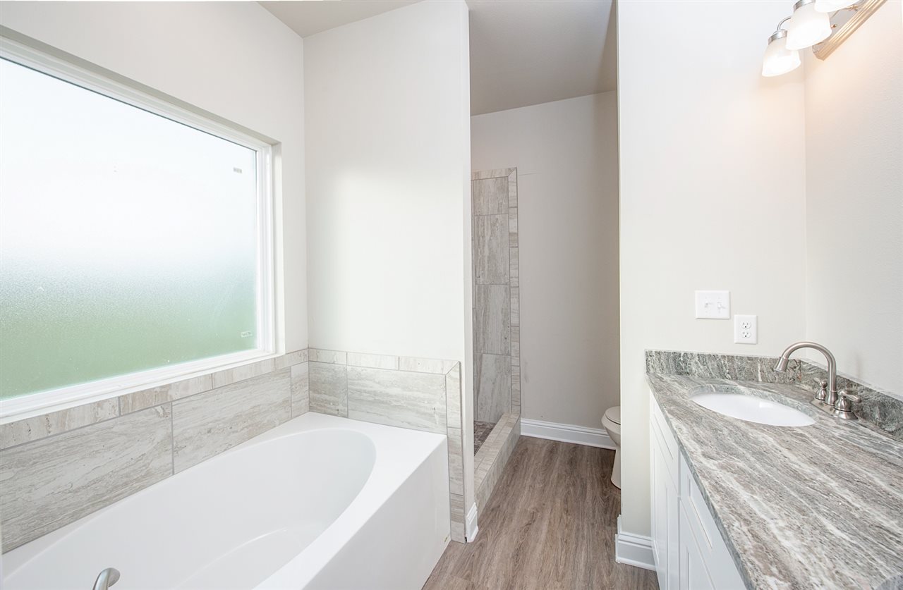 16936 Prado Loop Loxley, AL 36551 - Photo 20 of 33 Master Bathroom