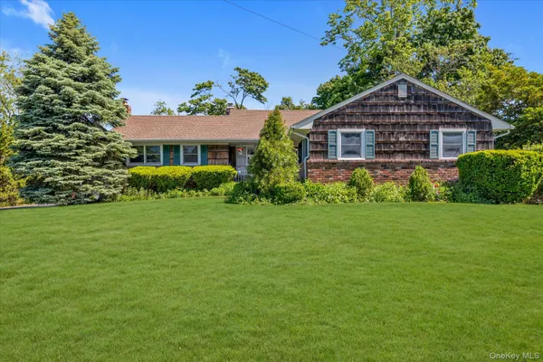 $799,000 | 21 Hamilton Street, Amityville, NY 11701
