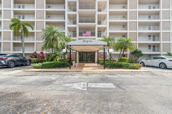$2,800 | 2901 South Palm Aire Drive, Unit 501, Pompano Beach, FL 33069