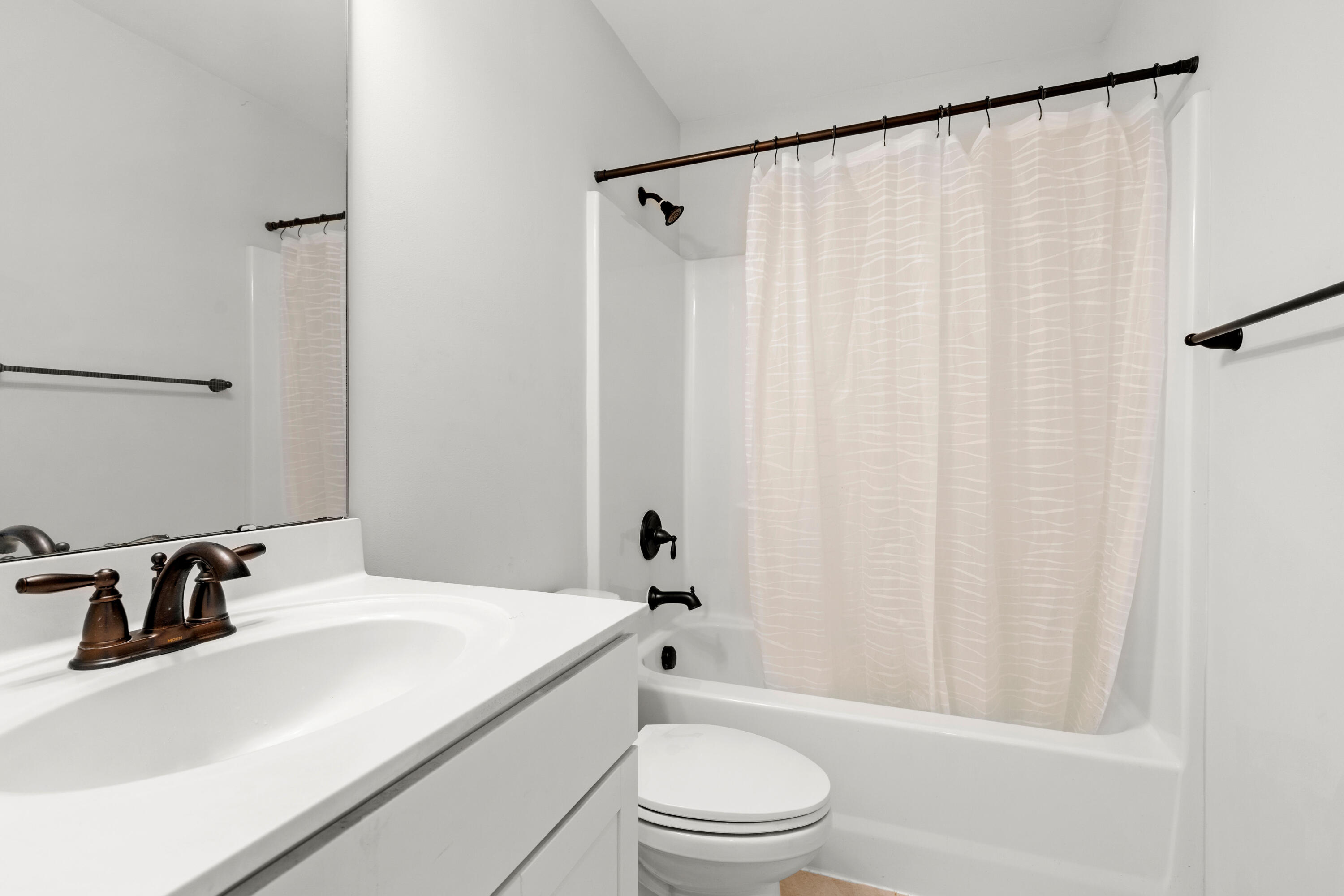 620 Pendleton Drive Moncks Corner, SC 29461 - Photo 22 of 39 Secondary Full Bath