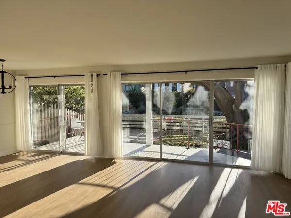 $5,800 | 2300 Grand Canal, Venice, CA 90291
