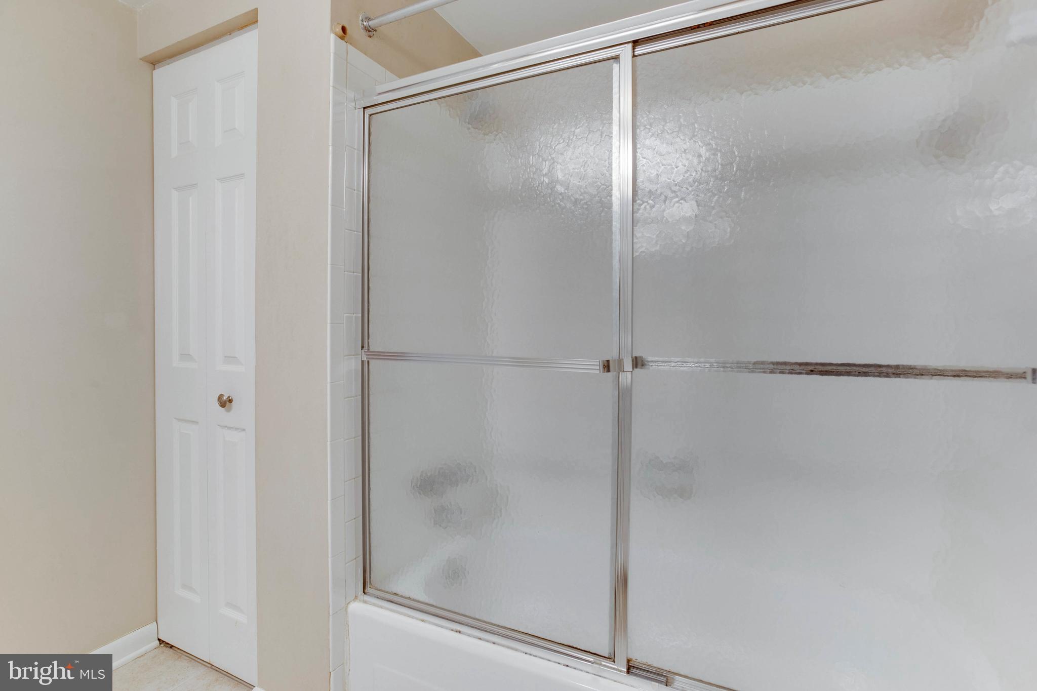 2570 Riva Road, Unit 13C Annapolis, MD 21401 - Photo 10 of 24 Large bathroom