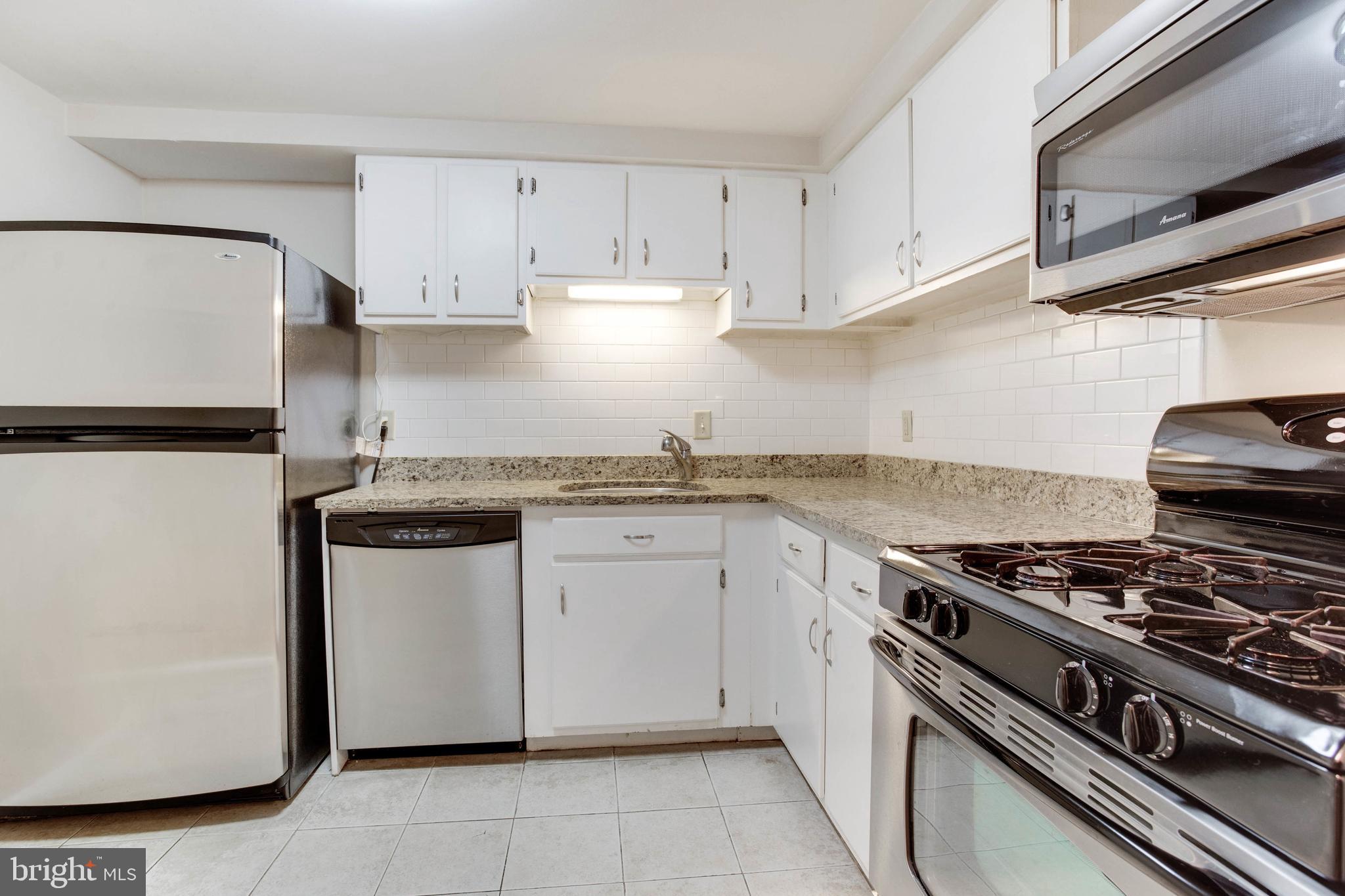 2570 Riva Road, Unit 13C Annapolis, MD 21401 - Photo 6 of 24 Beautifully maintained kitchen