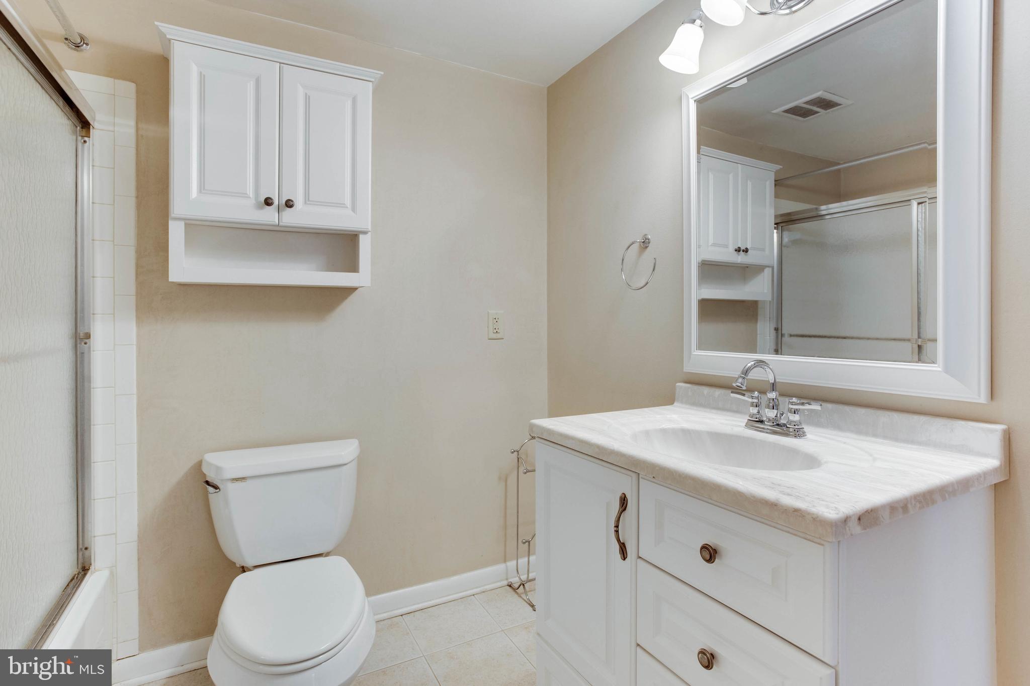 2570 Riva Road, Unit 13C Annapolis, MD 21401 - Photo 9 of 24 Large bathroom