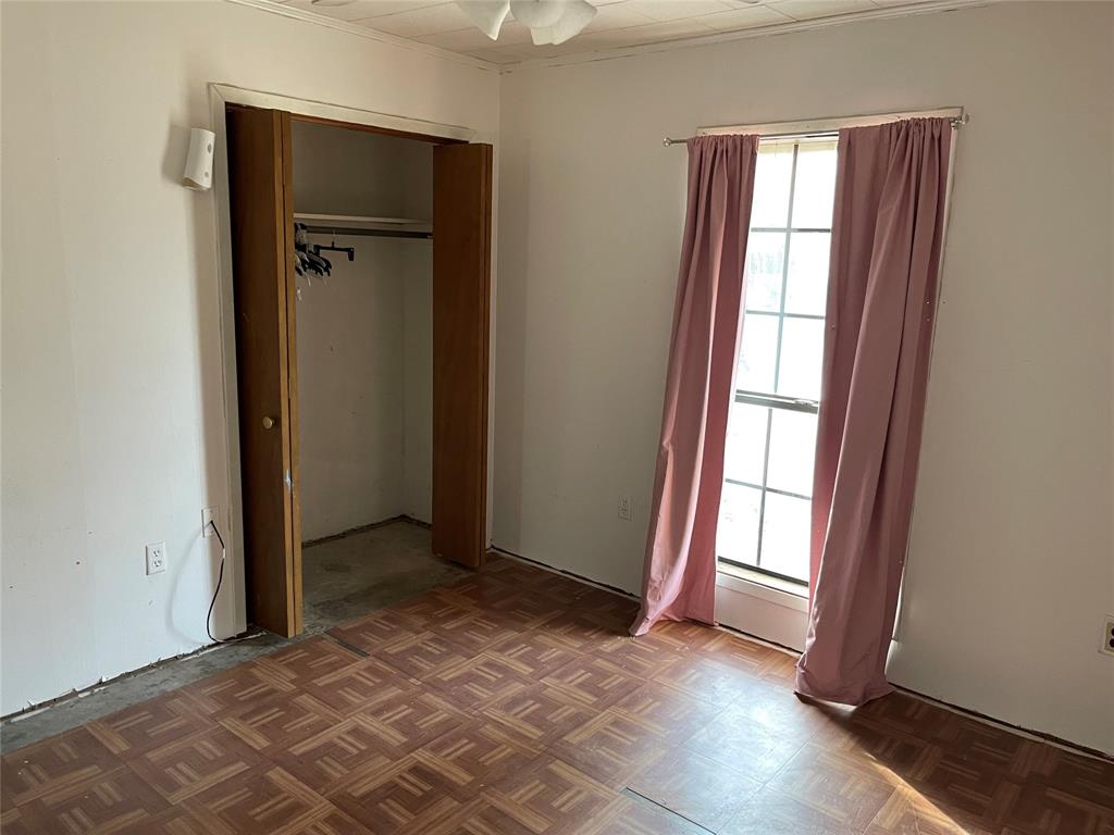 270 Layfield Road Coushatta, LA 71019 - Photo 18 of 22 an empty room with windows and closet