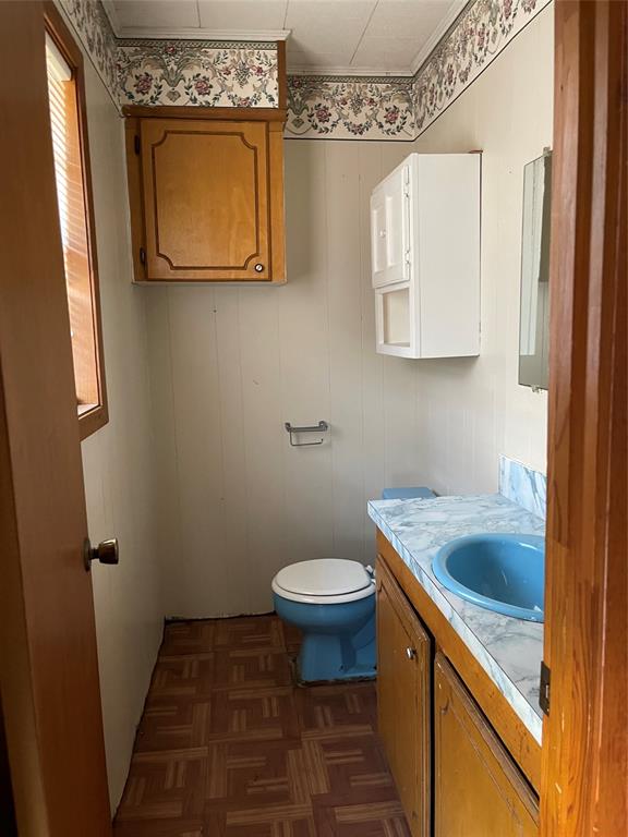 270 Layfield Road Coushatta, LA 71019 - Photo 21 of 22 a bathroom with a sink and a toilet