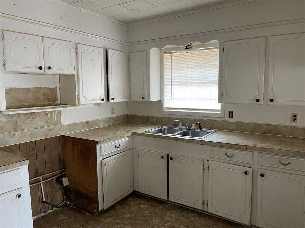 270 Layfield Road Coushatta, LA 71019 - Photo 8 of 22 a kitchen with granite countertop white cabinets and white appliances