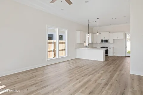 $300,000 | 240 Jagged Grove Lane, Youngsville, LA 70592