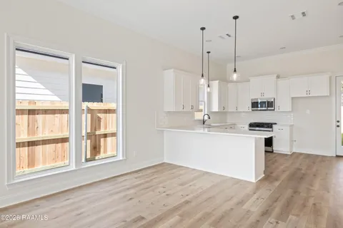 $300,000 | 240 Jagged Grove Lane, Youngsville, LA 70592