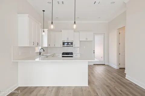 $300,000 | 240 Jagged Grove Lane, Youngsville, LA 70592