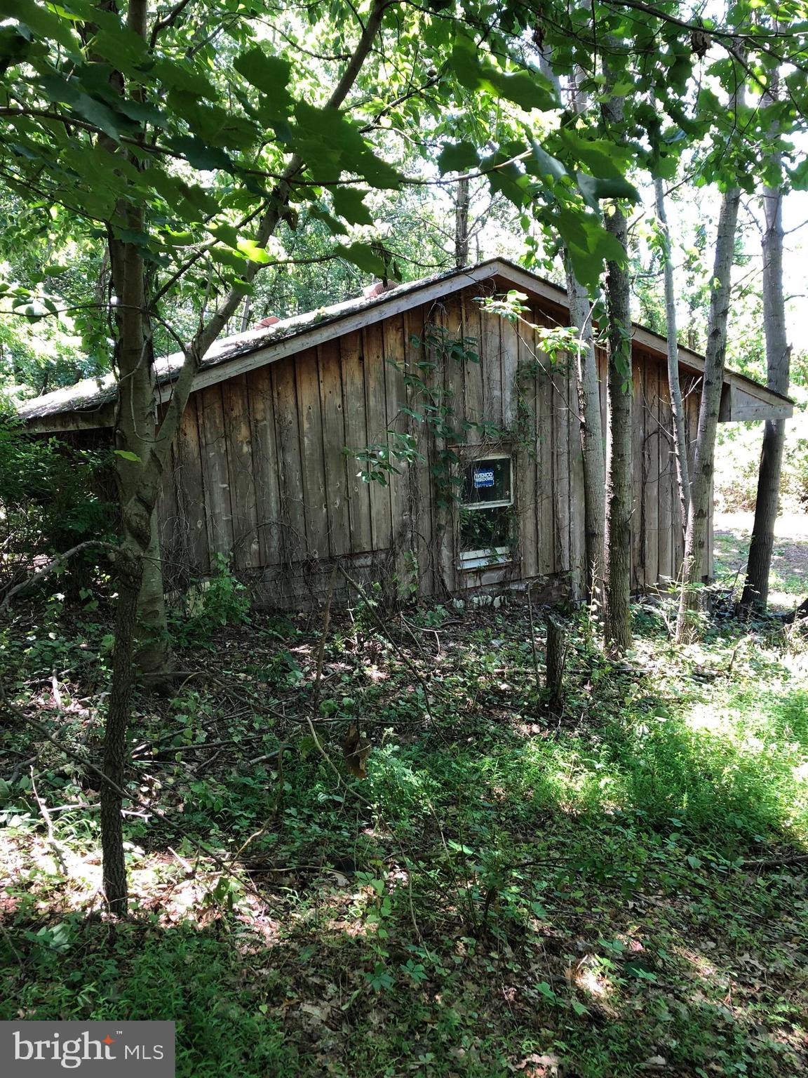 13537 Edgemont Road Smithsburg, MD 21783 - Photo 3 of 8 Side of garage
