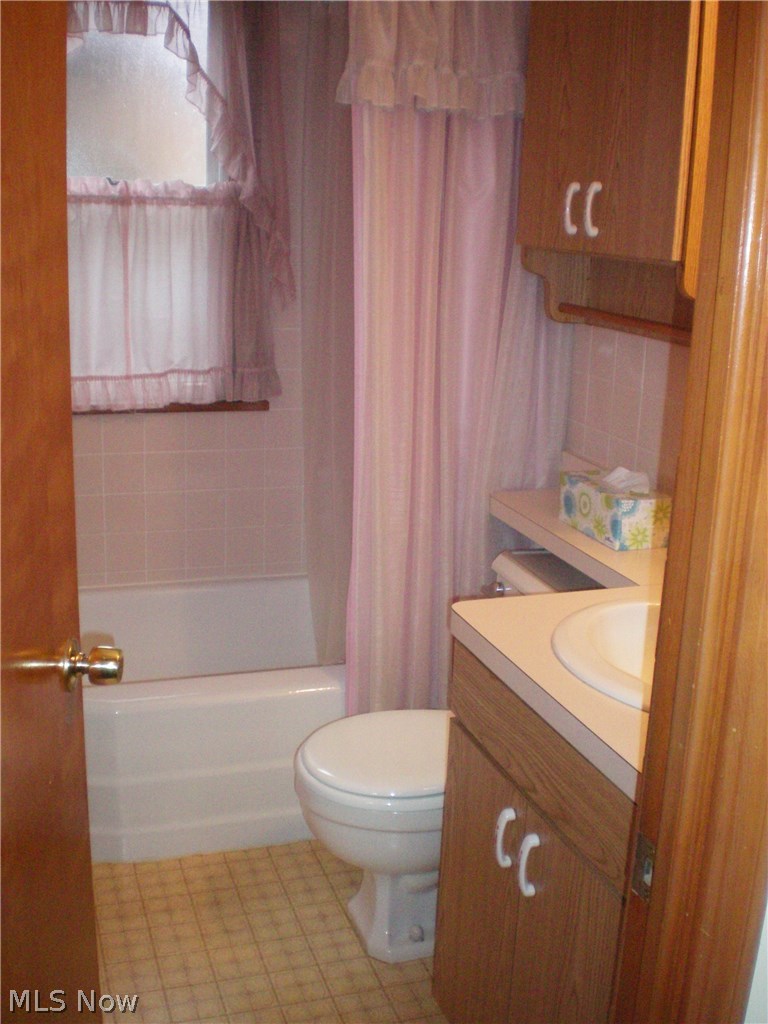 6088 Manchester Road Parma, OH 44129 - Photo 12 of 19