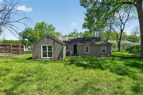 $159,900 | 8318 Pershing Road, Raytown, MO 64138