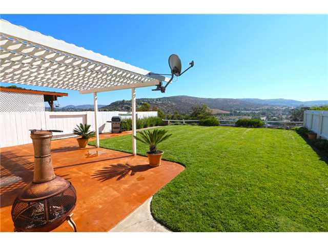 9044 Capcano Road San Diego, CA 92126 - Photo 3 of 18