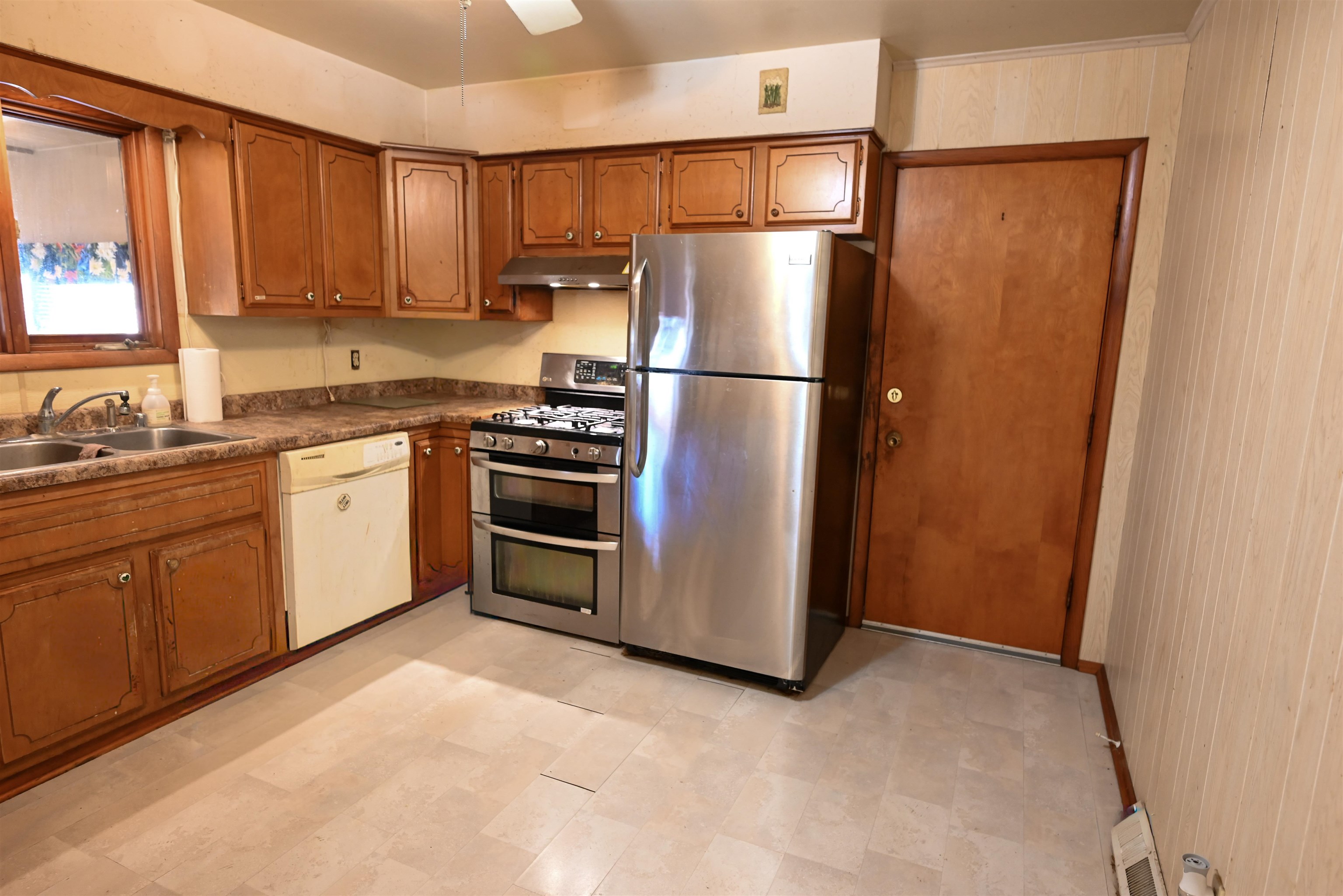 W8108 Dunning Road Pardeeville, WI 53954 - Photo 3 of 50