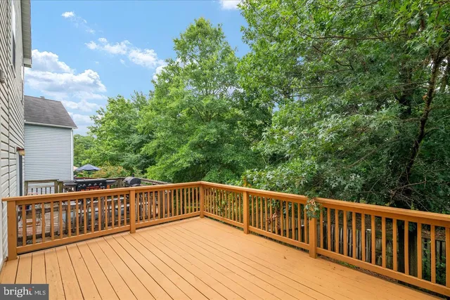 a view of deck with a yard