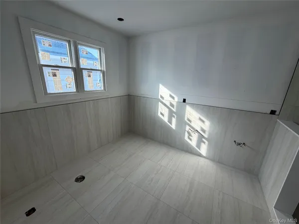 a black and white photo of a room