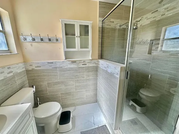 a bathroom with a toilet and a shower