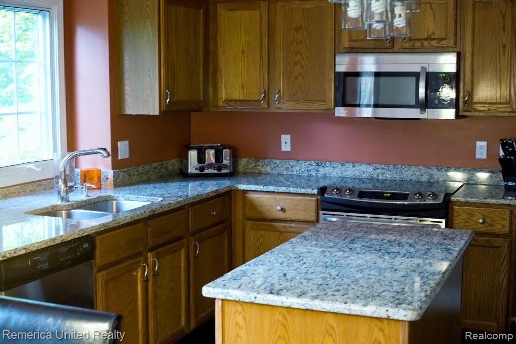 25833 Mulberry Lane Novi, MI 48374 - Photo 7 of 18